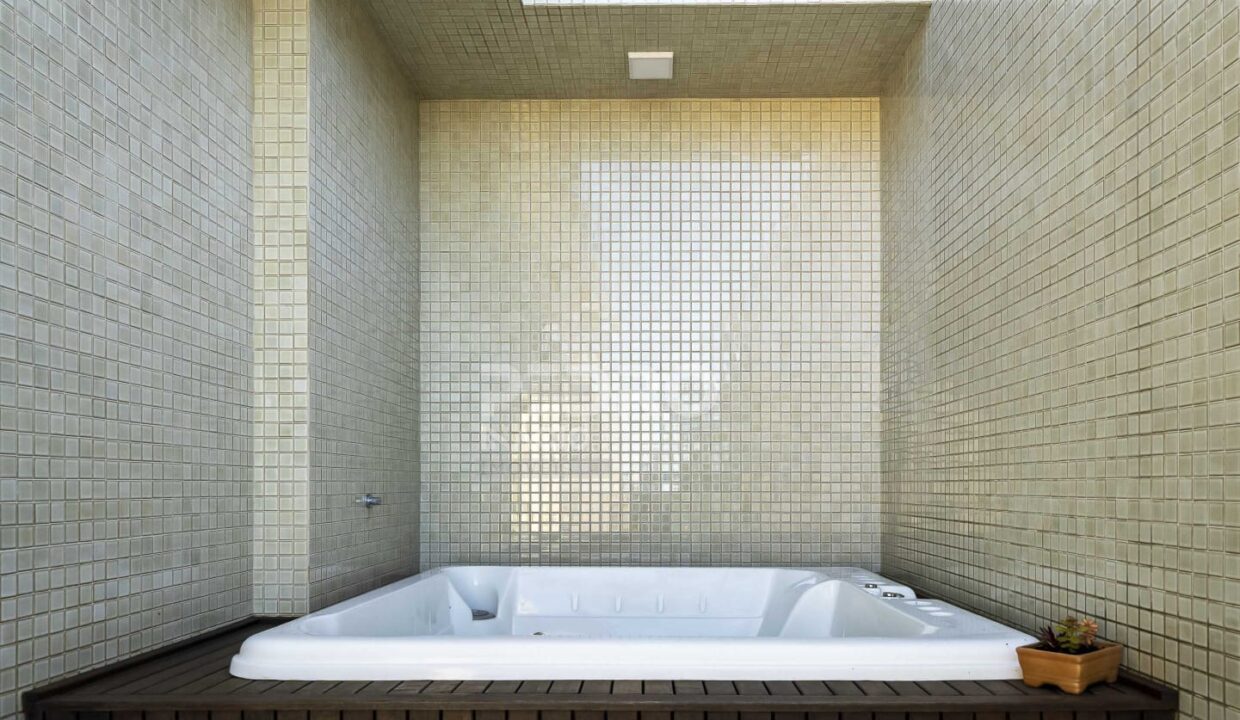 WhatsApp Image 2026-02-10 at 18.03.44